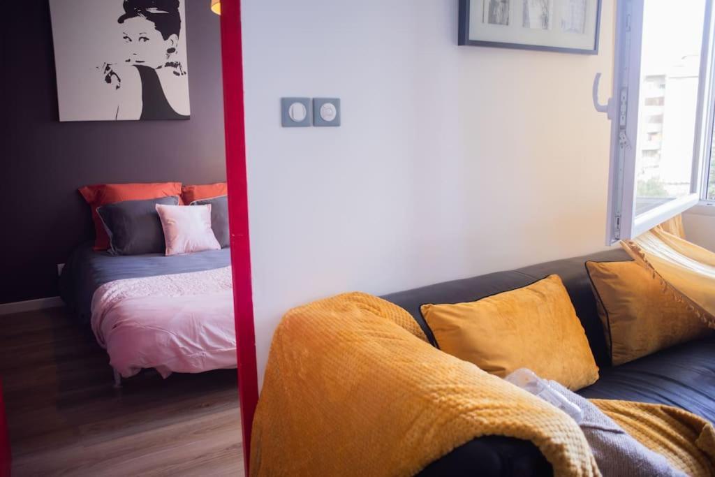 T2 Cosy & Moderne Avec Parking Prive Gratuit A Villeurbanne Dış mekan fotoğraf